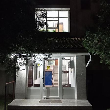 Apartman Dionis Sm Sremska Mitrovica Exterior foto