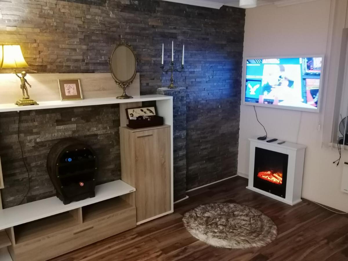 Apartman Dionis Sm Sremska Mitrovica Exterior foto