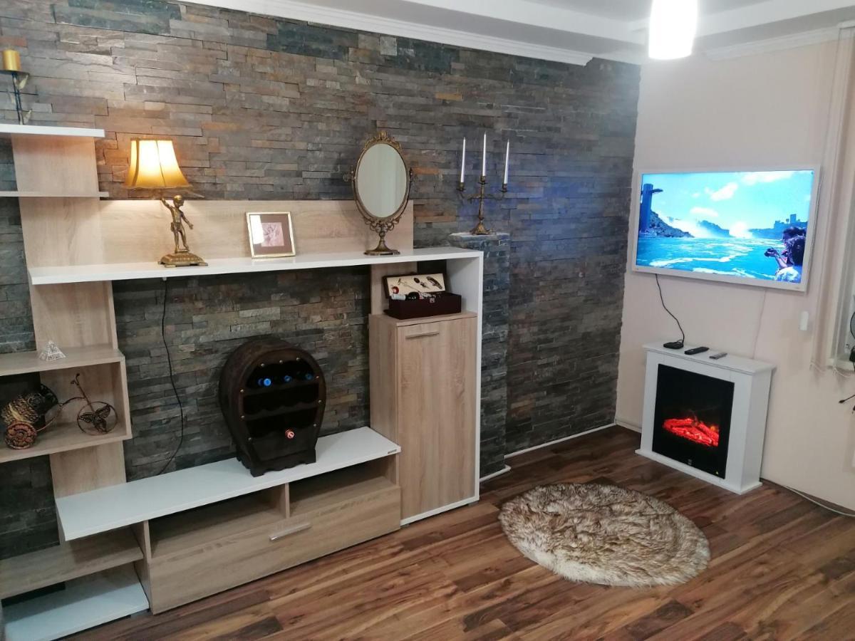 Apartman Dionis Sm Sremska Mitrovica Exterior foto