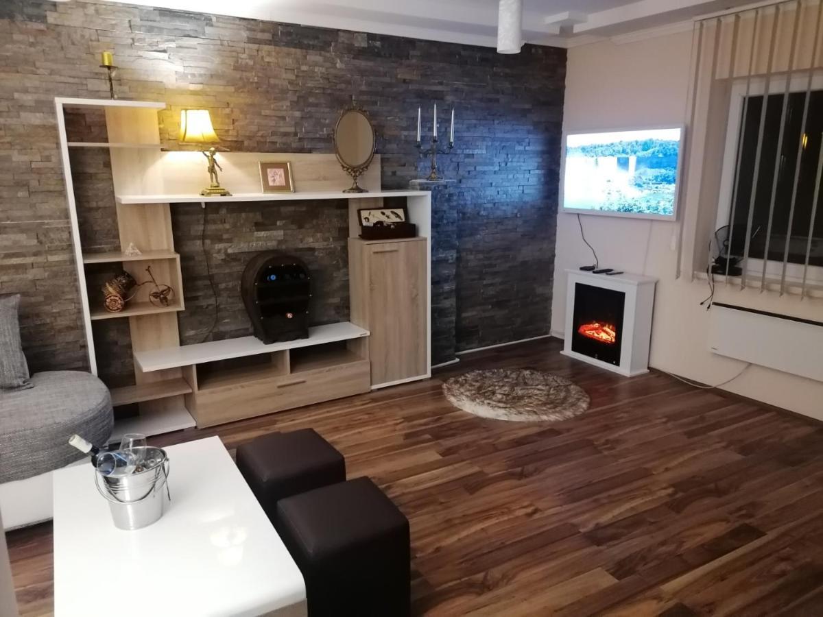 Apartman Dionis Sm Sremska Mitrovica Exterior foto
