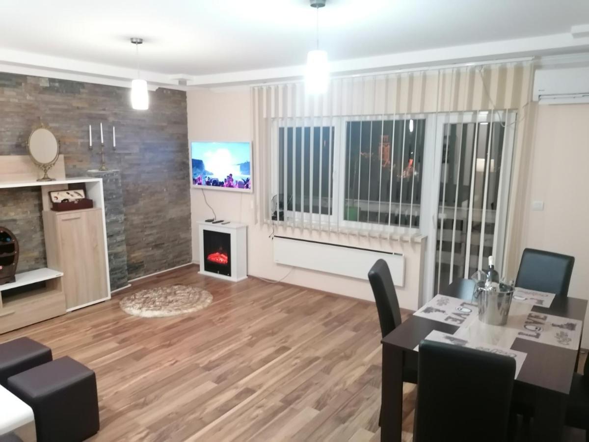 Apartman Dionis Sm Sremska Mitrovica Exterior foto